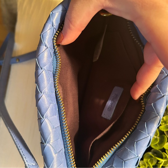 Madewell puff crossbody bag- BARELY USED! - Picture 3 of 3